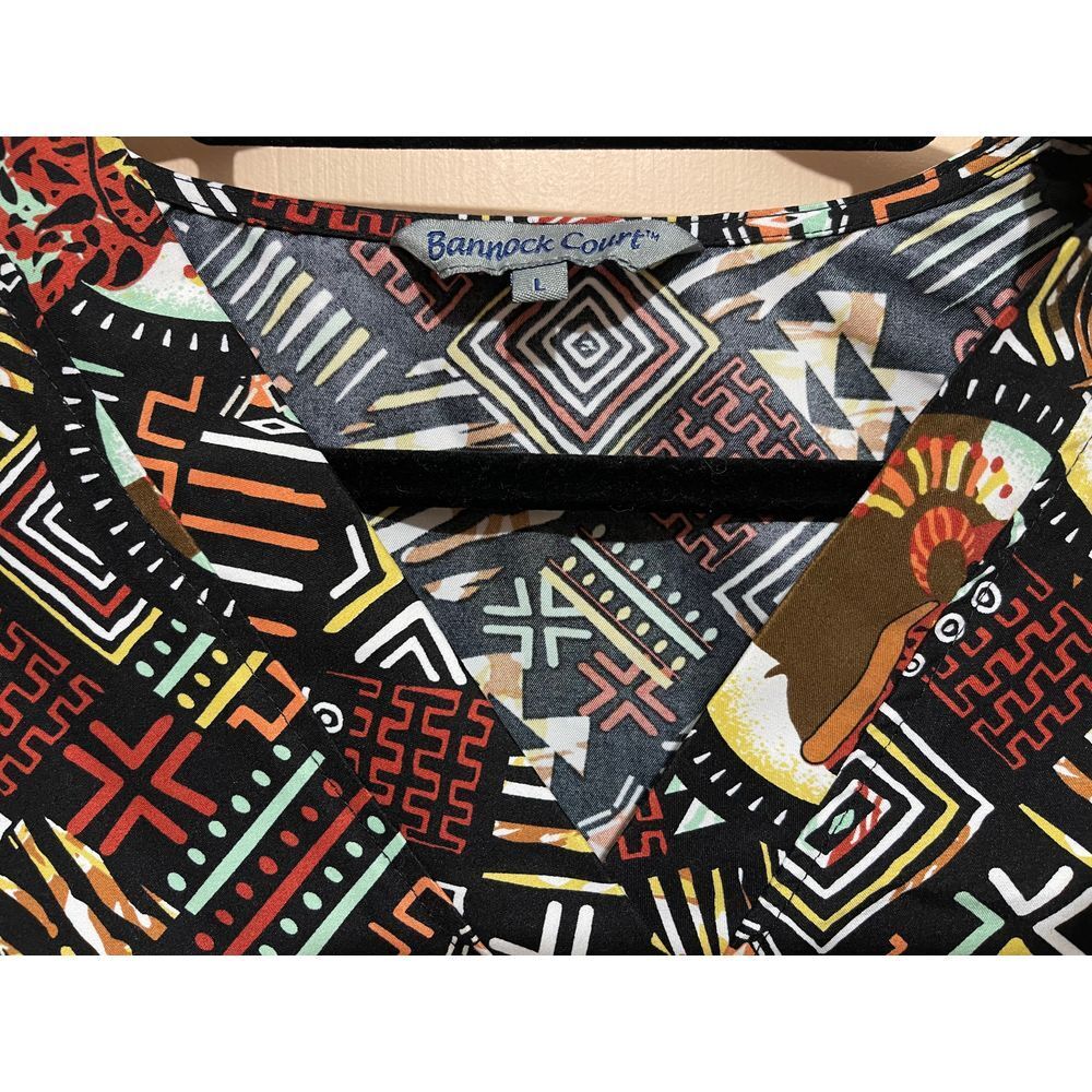 Bannock Court‎ Tribal Print Short Sleeve Medical Scrub Top Geo Pattern Aztec  L - Picture 2 of 9